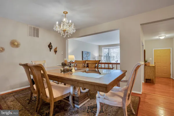 $3,250 | 4926 Carriagepark Road, Fairfax, VA 22032