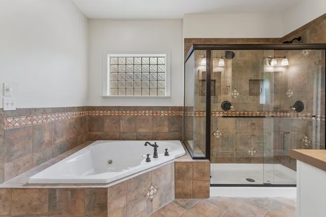 $599,900 | 2410 Wendover Place, Champaign, IL 61822