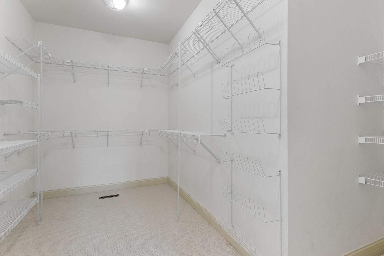 2410 Wendover Place Champaign, IL 61822 - Photo 32 of 68