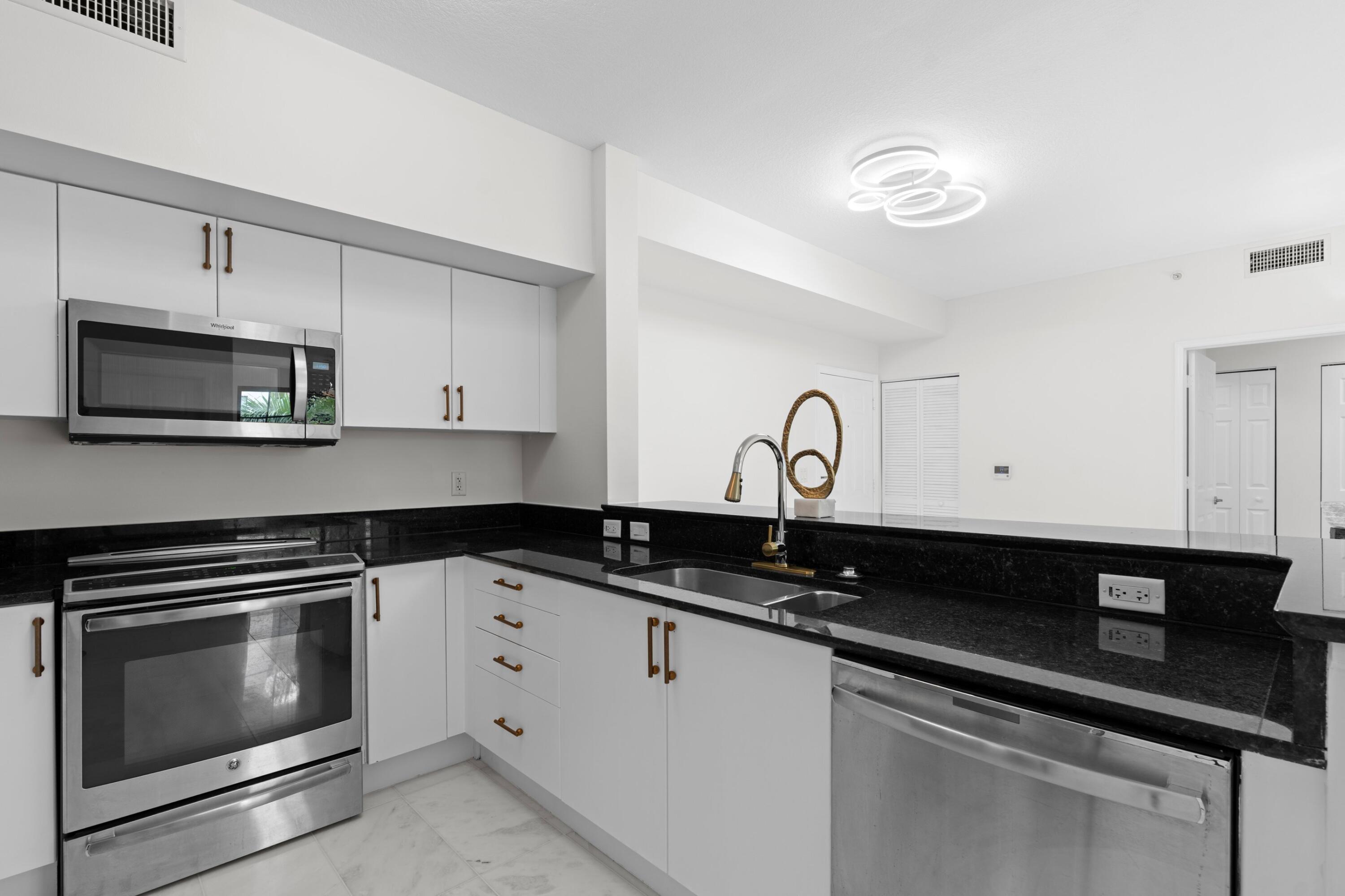 233 South Federal Highway, Unit 405 Boca Raton, FL 33432 - Photo 13 of 45 Kitchen