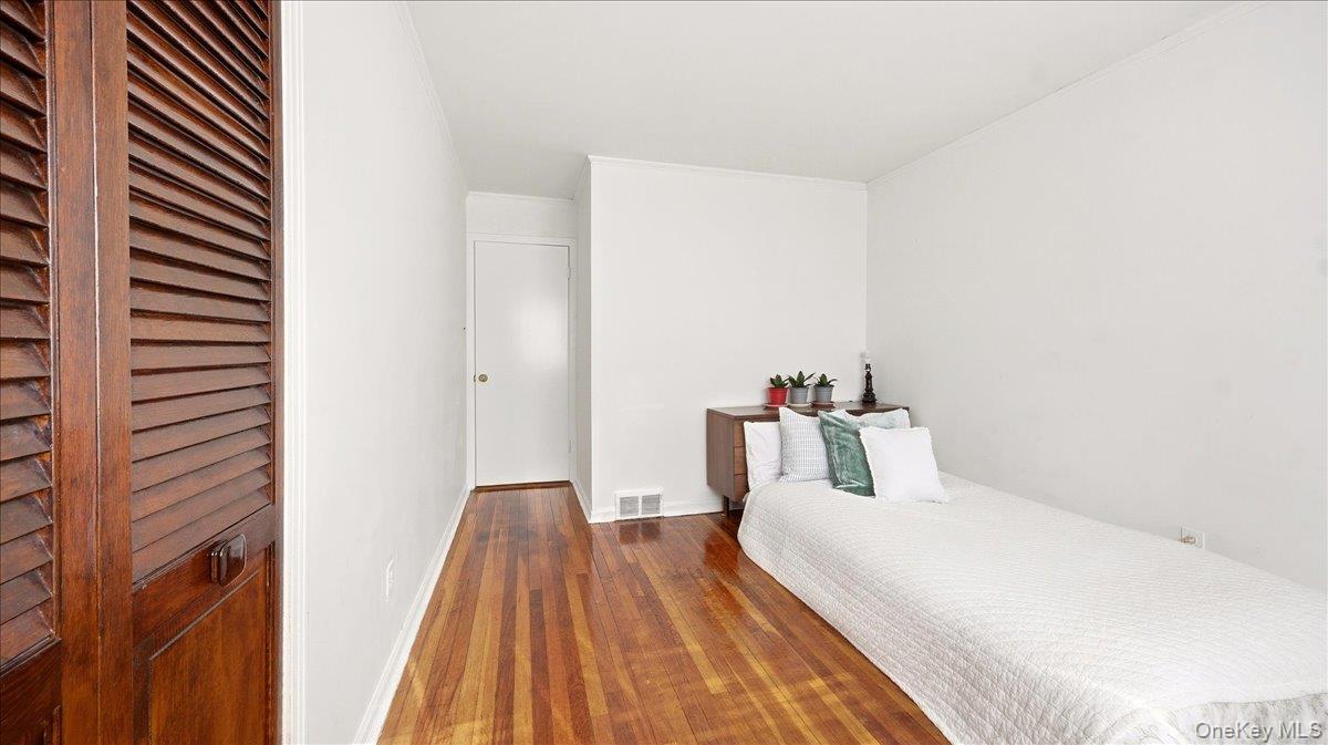 247 Croydon Road Yonkers, NY 10710 - Photo 27 of 49 2nd Bedroom