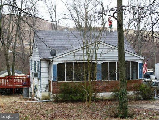 9813 Old Fort Road Fort Washington, MD 20744 - Photo 3 of 3 Exterior (General) view of deck