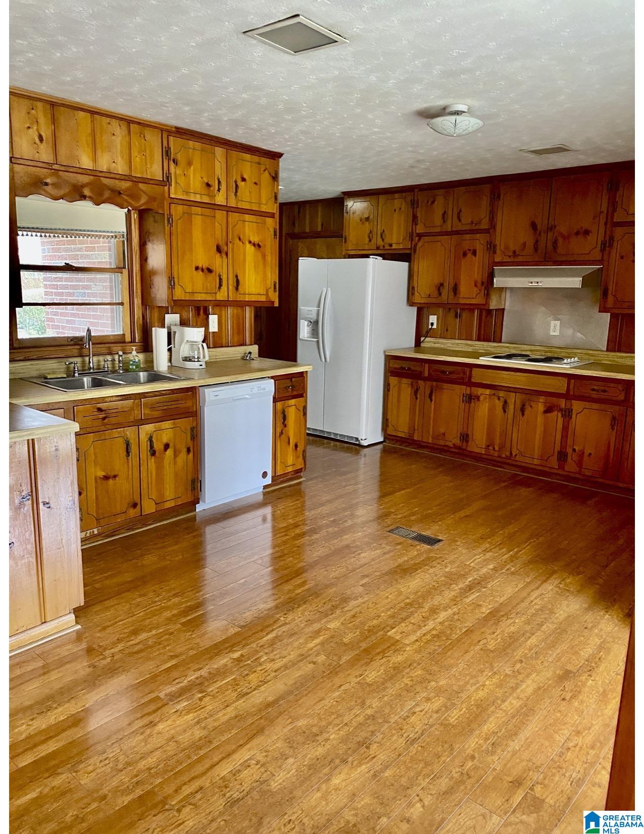 400 Howe Street Weaver, AL 36277 - Photo 4 of 33