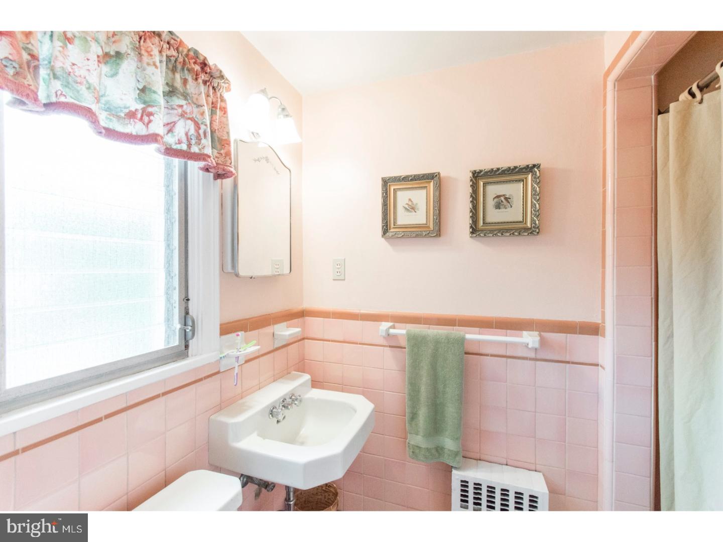 916 Gilbert Road Cheltenham, PA 19012 - Photo 15 of 25 Master Bathroom
