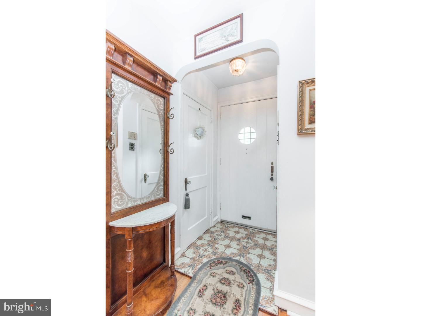 916 Gilbert Road Cheltenham, PA 19012 - Photo 3 of 25 Foyer