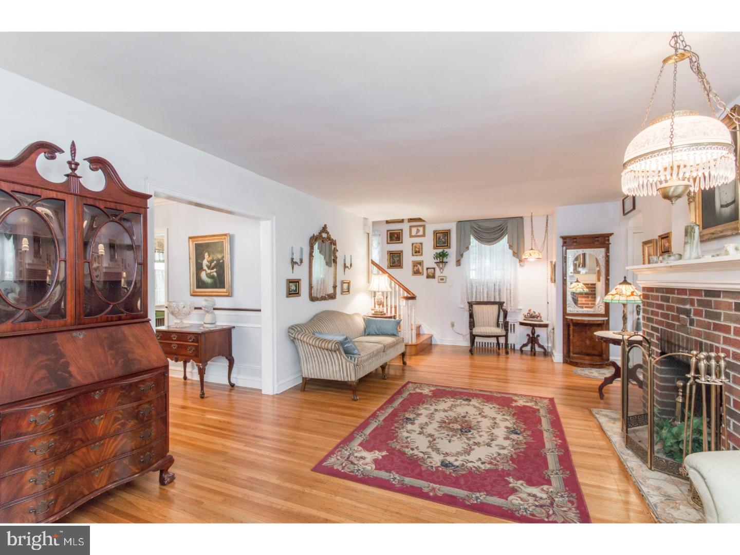 916 Gilbert Road Cheltenham, PA 19012 - Photo 5 of 25 Living Room