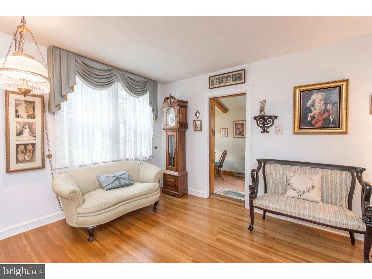 916 Gilbert Road Cheltenham, PA 19012 - Photo 6 of 25 Living Room