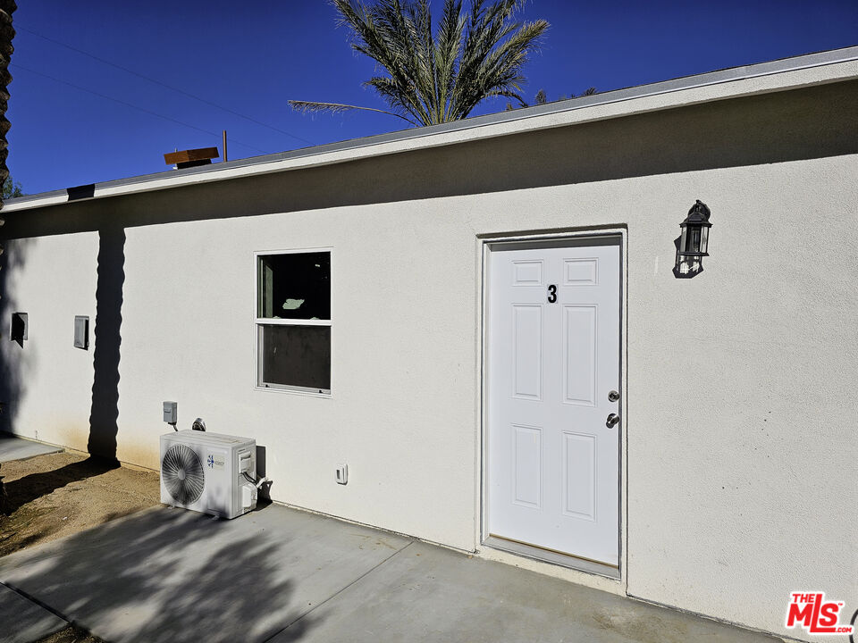 38580 Rancho Los Cerritos Drive, Unit S2 Indio, CA 92203 - Photo 3 of 44 a view of a livingroom with a bench