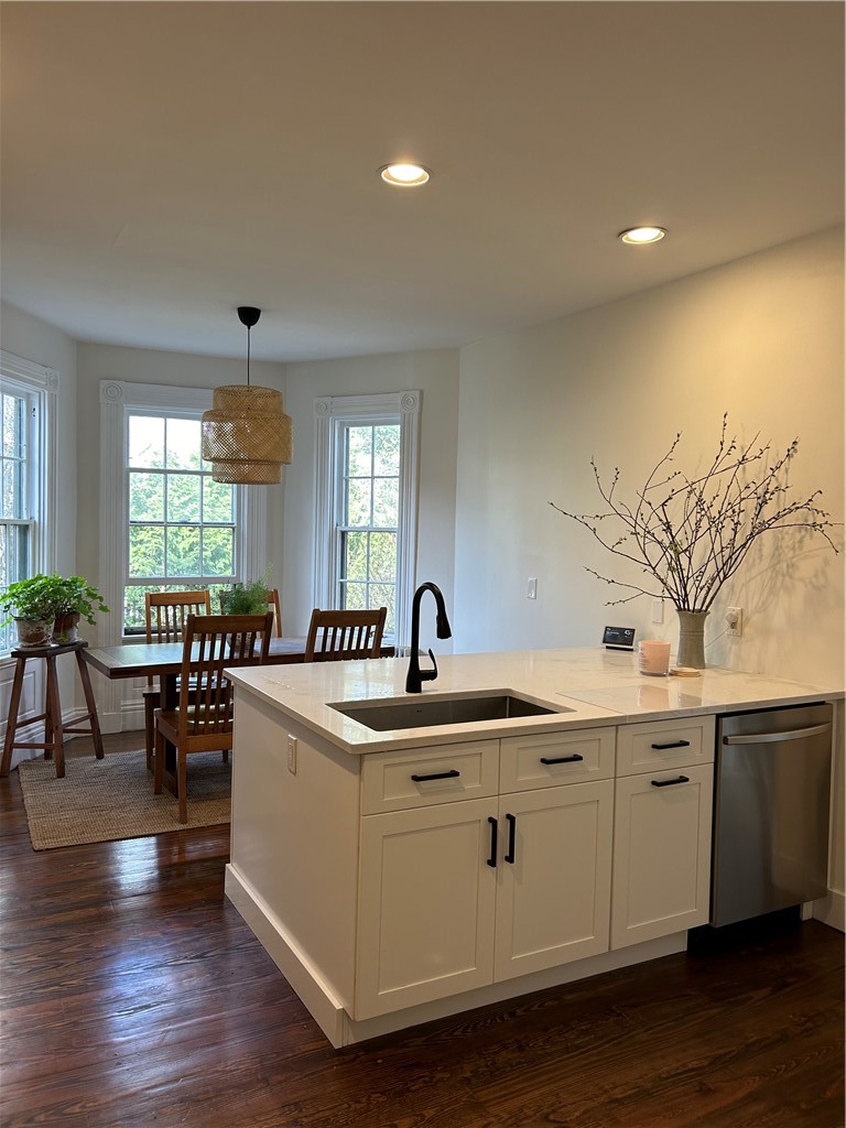 12 Bull Street Newport, RI 02840 - Photo 2 of 9