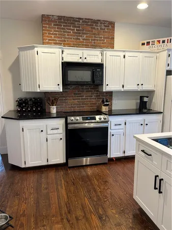 $10,000 | 12 Bull Street, Newport, RI 02840