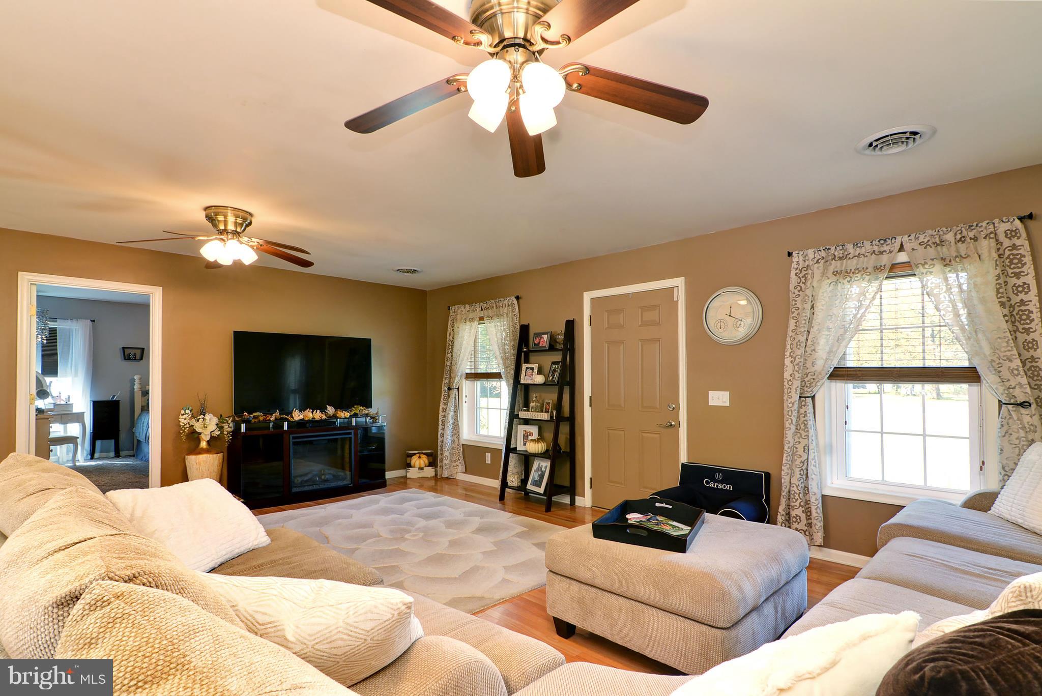 6025 Cokesbury Road Rhodesdale, MD 21659 - Photo 5 of 35 Living room entrance