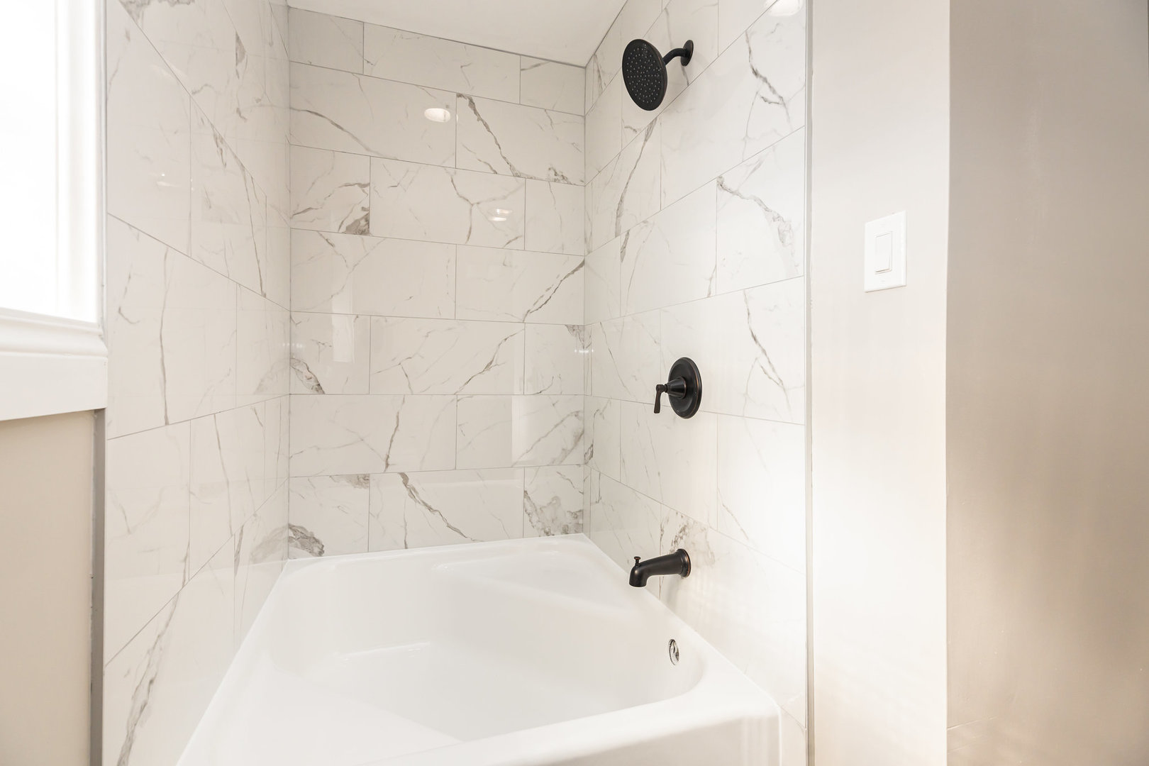 7332 South Honore Street Chicago, IL 60636 - Photo 11 of 27 a bathroom with a bathtub