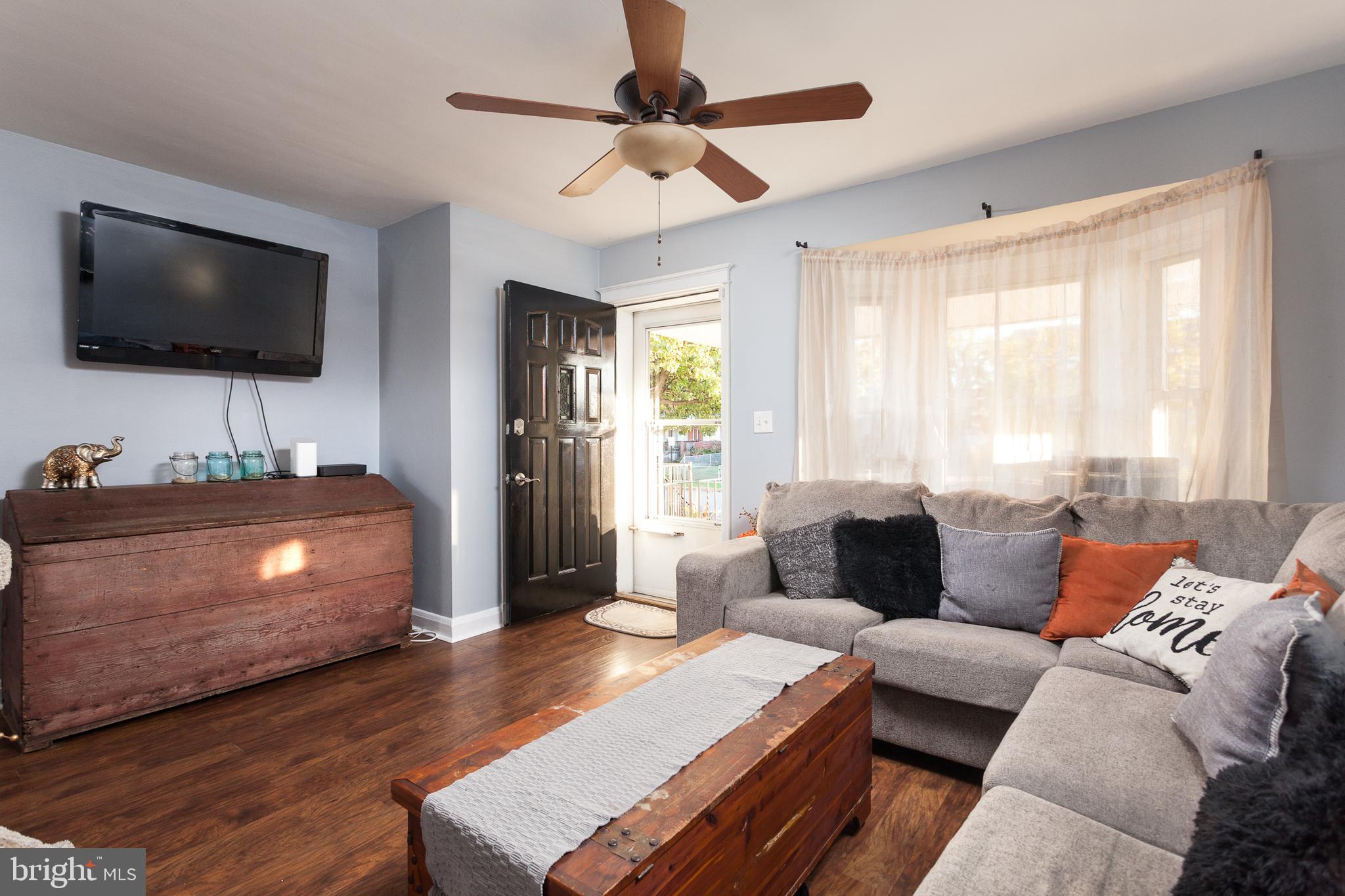 740 Arncliffe Road Baltimore, MD 21221 - Photo 9 of 25 Living Room
