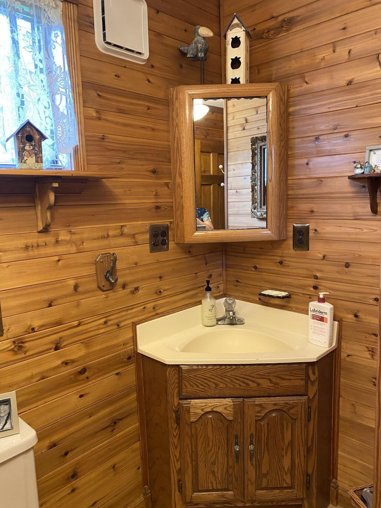 916 Ravnikar Road Forest City, PA 18421 - Photo 12 of 47 Bath 1