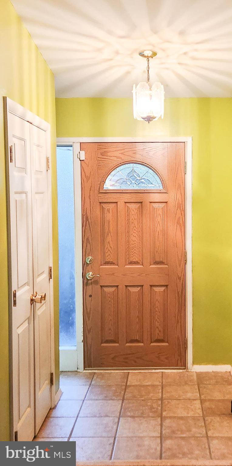 7712 Martel Place Springfield, VA 22152 - Photo 3 of 28