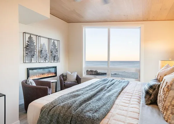 $730,000 | 114-116 East Lakeview Drive, Silver Bay, MN 55614