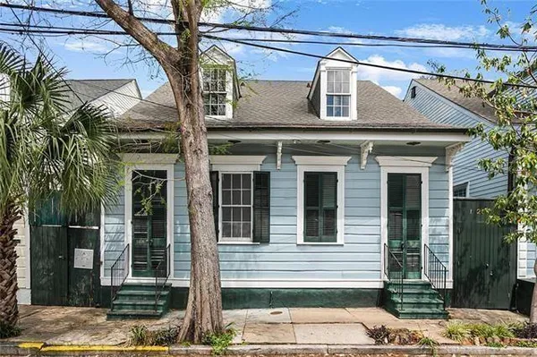 $2,100 | 2617 Chartres Street, New Orleans, LA 70117