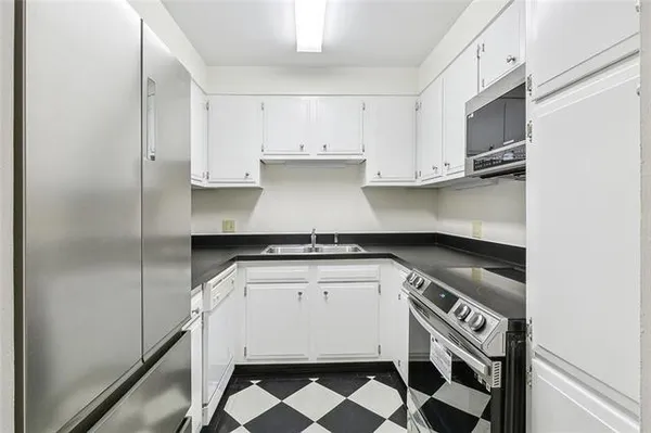 $2,100 | 2617 Chartres Street, New Orleans, LA 70117