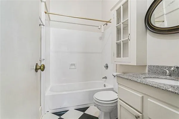 $2,100 | 2617 Chartres Street, New Orleans, LA 70117