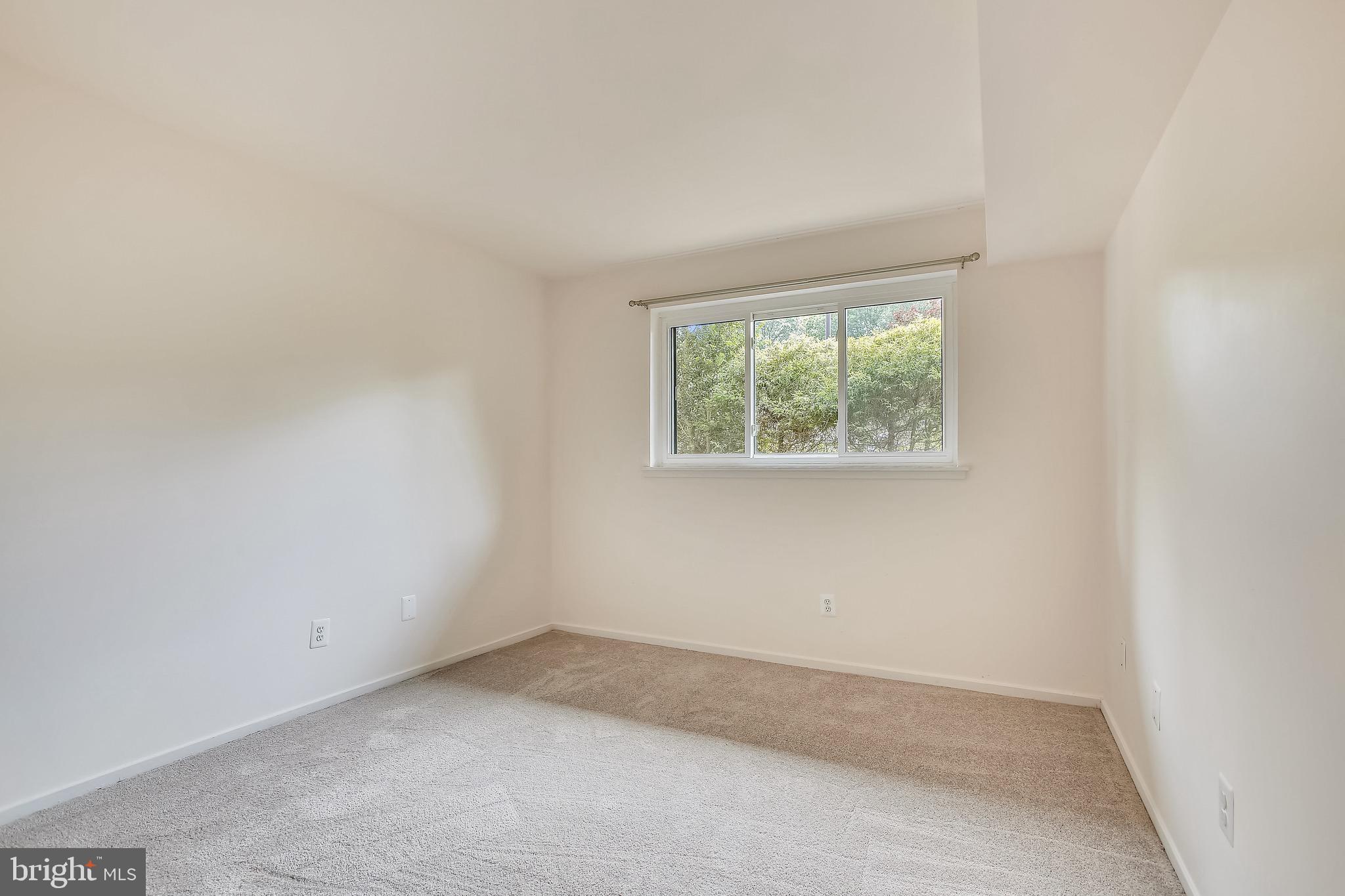 1663 Parkcrest Circle, Unit 100 Reston, VA 20190 - Photo 15 of 32 Gallery Image 15