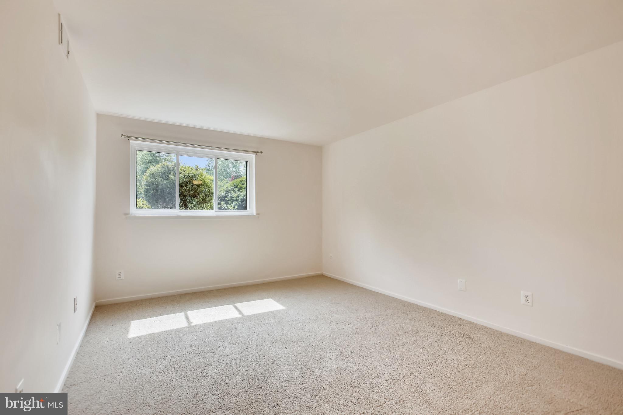 1663 Parkcrest Circle, Unit 100 Reston, VA 20190 - Photo 19 of 32 Primary Bedroom