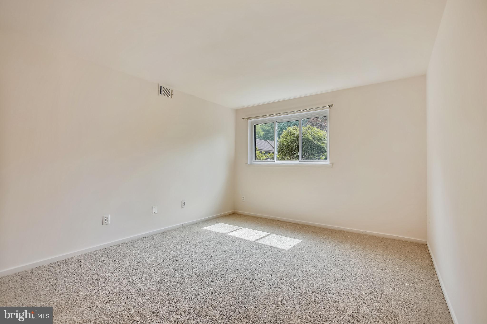 1663 Parkcrest Circle, Unit 100 Reston, VA 20190 - Photo 20 of 32 Gallery Image 20