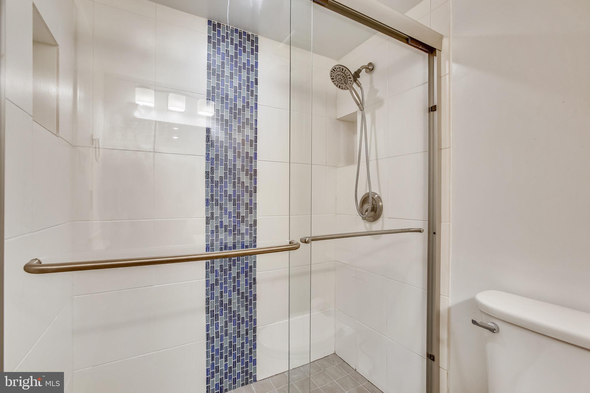 1663 Parkcrest Circle, Unit 100 Reston, VA 20190 - Photo 23 of 32 Primary Bathroom