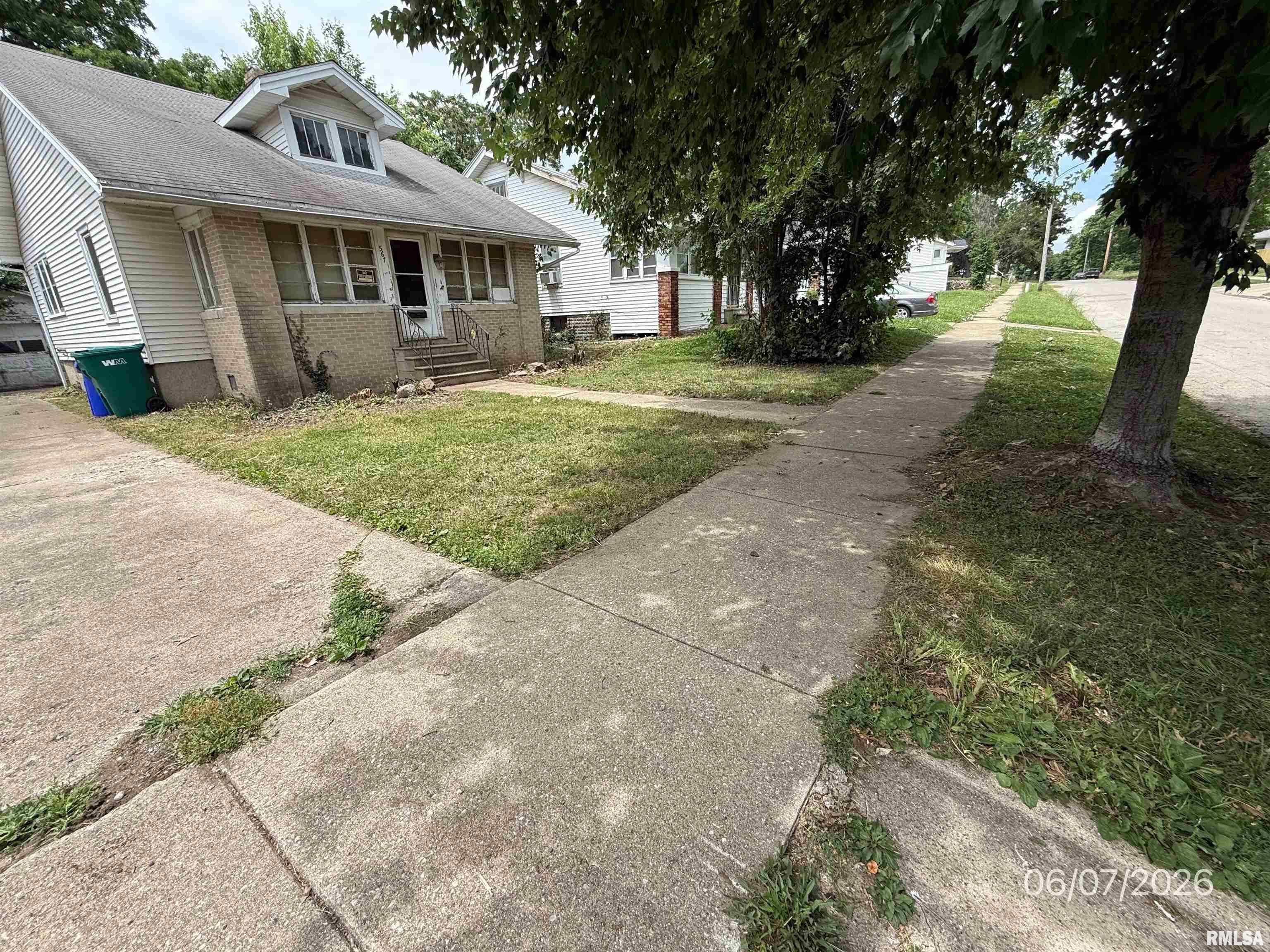 567 South Haworth Avenue Decatur, IL 62522 - Photo 1 of 15