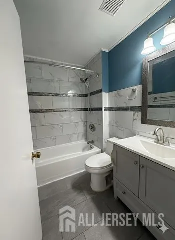 $3,000 | 150 Lowell Street, Carteret, NJ 07008