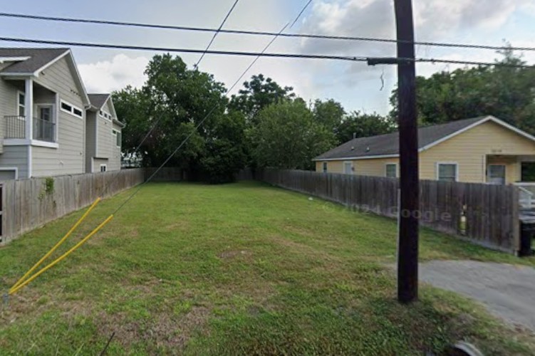 0 Nichols Street Houston, TX 77020 - Photo 3 of 10 a view of a yard in front of a house
