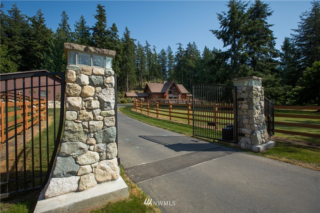 12057 Havekost Road Anacortes, WA 98221 - Photo 3 of 40