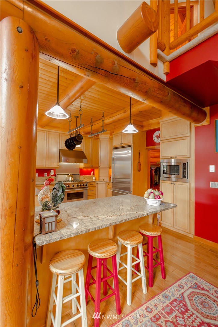 12057 Havekost Road Anacortes, WA 98221 - Photo 22 of 40 a very nice looking room with a couch