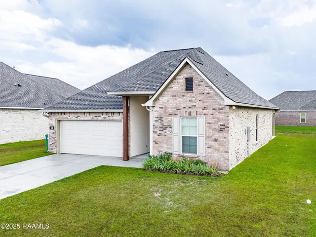 $2,000 | 102 Jubilation Street, Youngsville, LA 70592