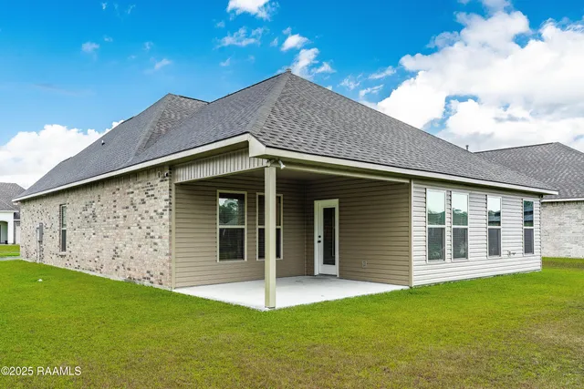 $2,000 | 102 Jubilation Street, Youngsville, LA 70592