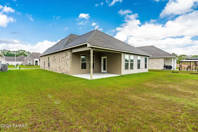 $2,000 | 102 Jubilation Street, Youngsville, LA 70592