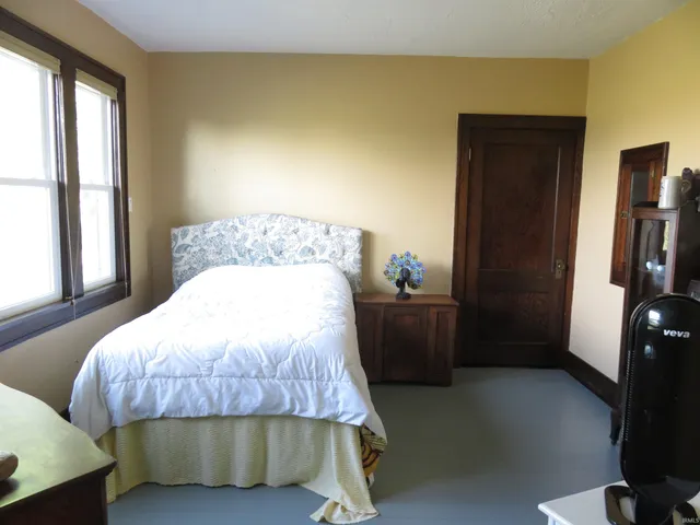 $185,000 | 176 South Wilbur Wright Road, New Castle, IN 47362