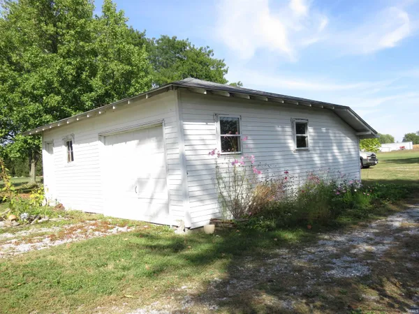 $185,000 | 176 South Wilbur Wright Road, New Castle, IN 47362