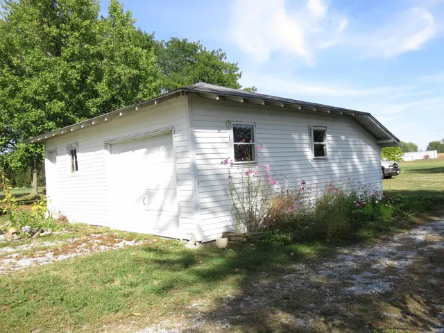 $185,000 | 176 South Wilbur Wright Road, New Castle, IN 47362