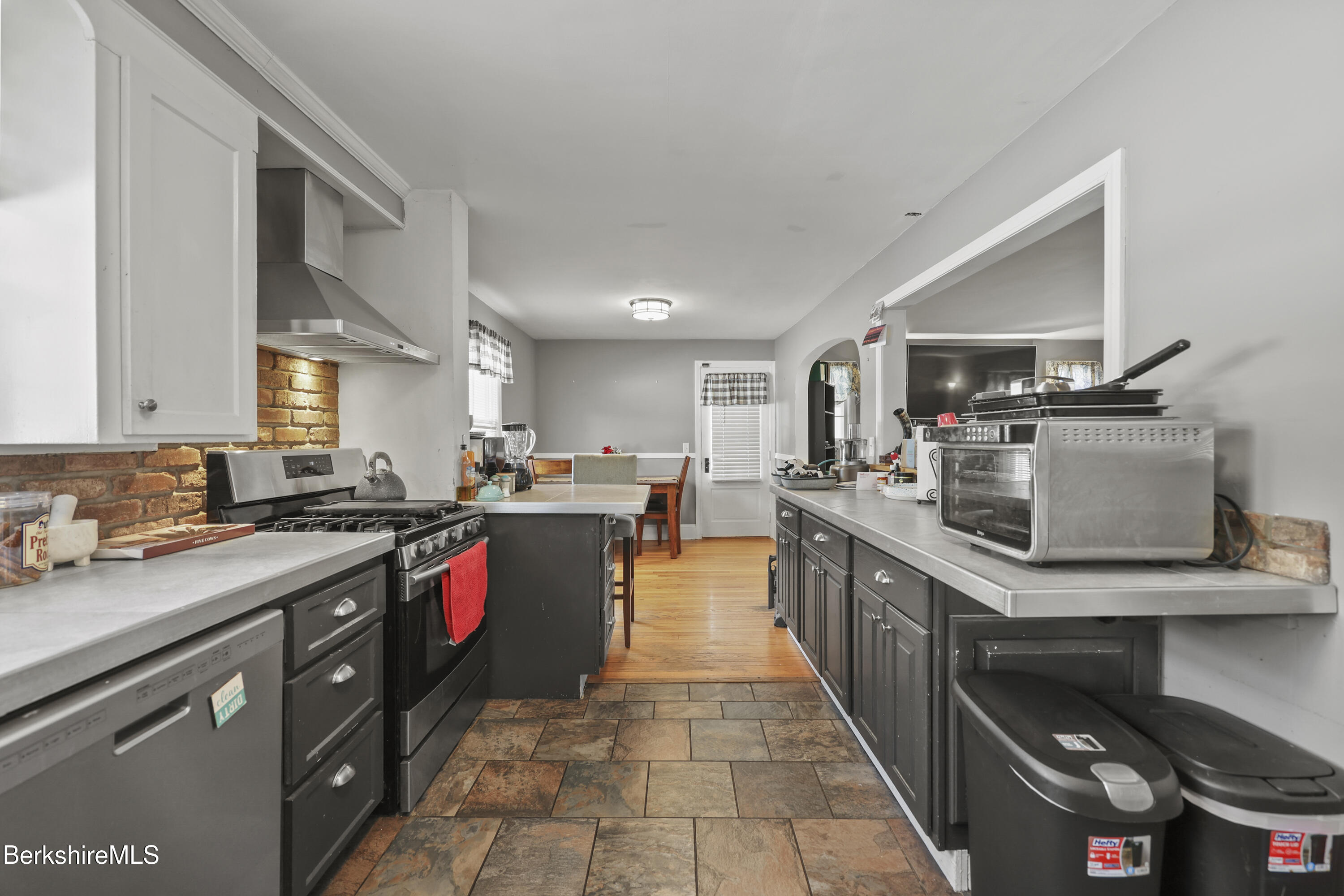 121 Elberon Avenue Pittsfield, MA 01201 - Photo 15 of 38 Kitchen