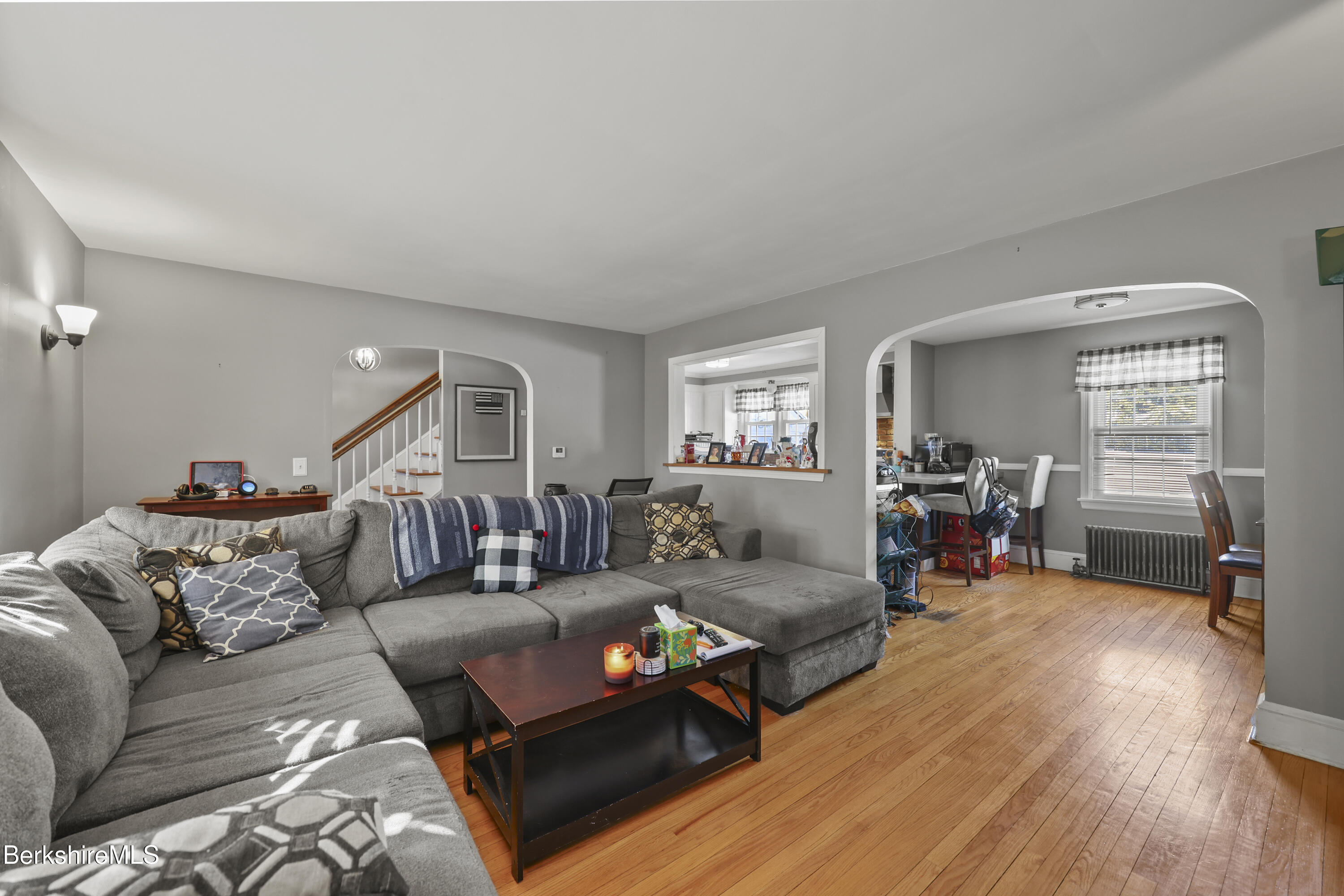 121 Elberon Avenue Pittsfield, MA 01201 - Photo 8 of 38 Living Room