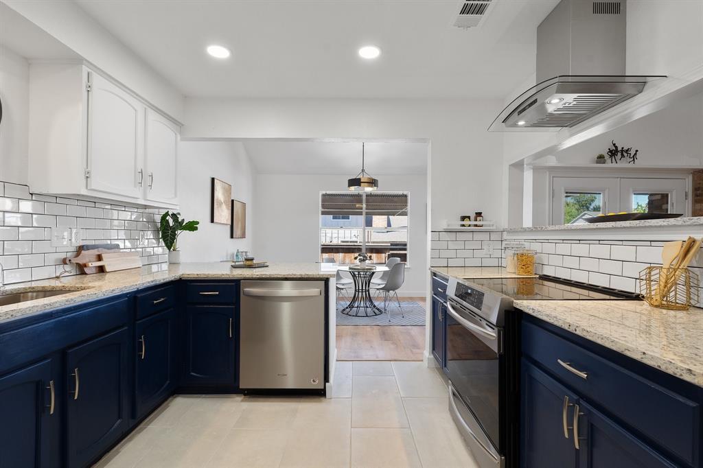2009 Sandberg Drive, Unit 159 Austin, TX 78752 - Photo 12 of 28 Striking two-toned cabinetry adds style