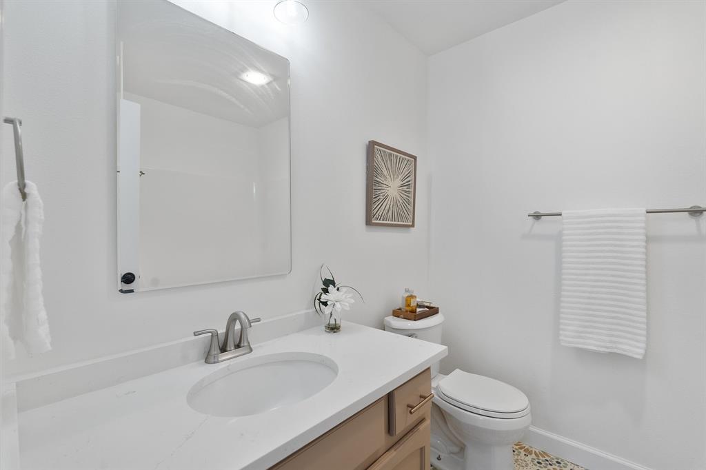 2009 Sandberg Drive, Unit 159 Austin, TX 78752 - Photo 16 of 28 Beautifully updated primary en-suite bath