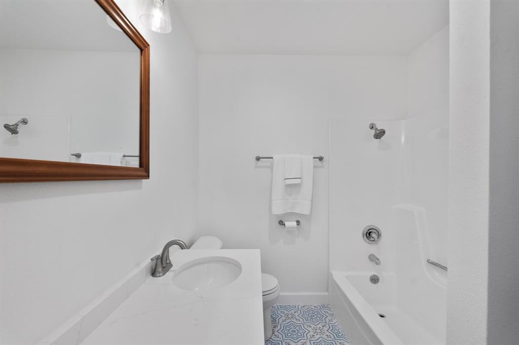 2009 Sandberg Drive, Unit 159 Austin, TX 78752 - Photo 21 of 28 Guest bath