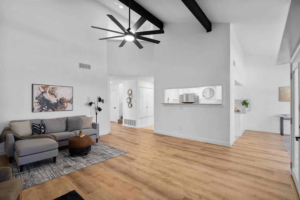 2009 Sandberg Drive, Unit 159 Austin, TX 78752 - Photo 7 of 28 Breakfast bar for casual dining