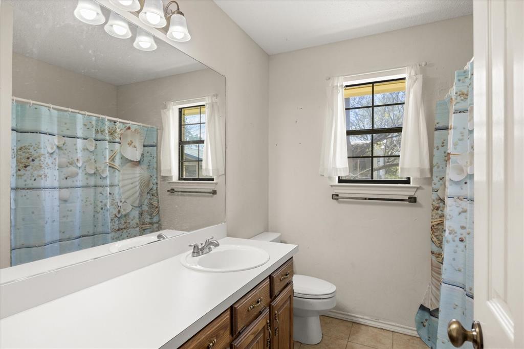 1701 Hitching Post Road Granbury, TX 76049 - Photo 20 of 37 Bathroom for primary bedroom 2