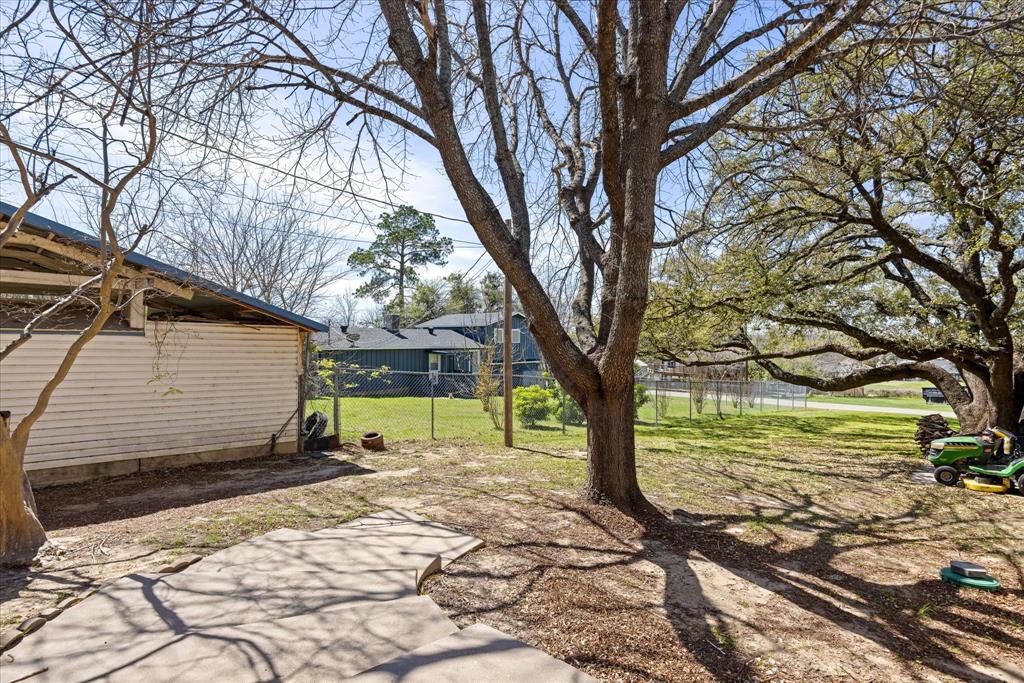 1701 Hitching Post Road Granbury, TX 76049 - Photo 23 of 37