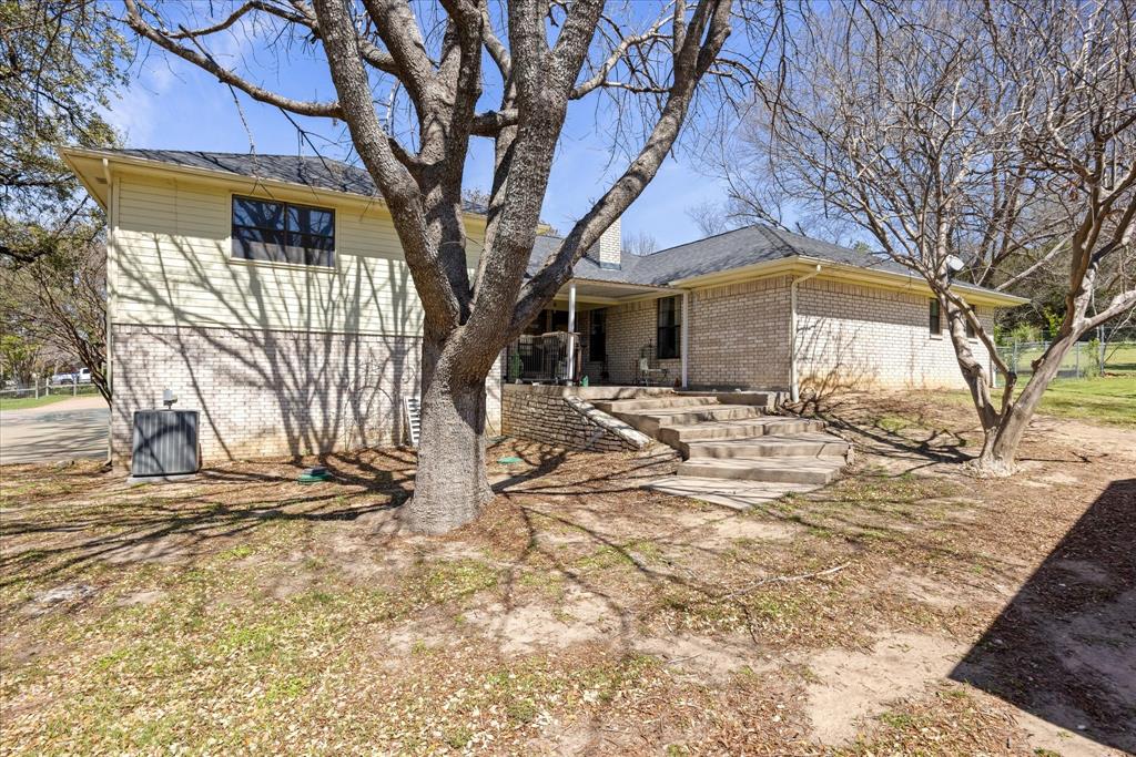 1701 Hitching Post Road Granbury, TX 76049 - Photo 26 of 37