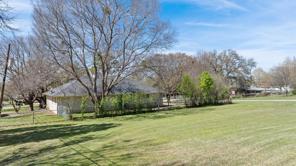 1701 Hitching Post Road Granbury, TX 76049 - Photo 33 of 37