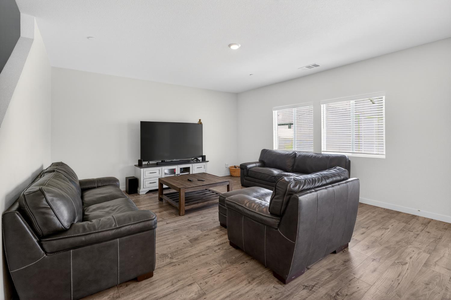 8883 Sebago Way Elk Grove, CA 95758 - Photo 12 of 54