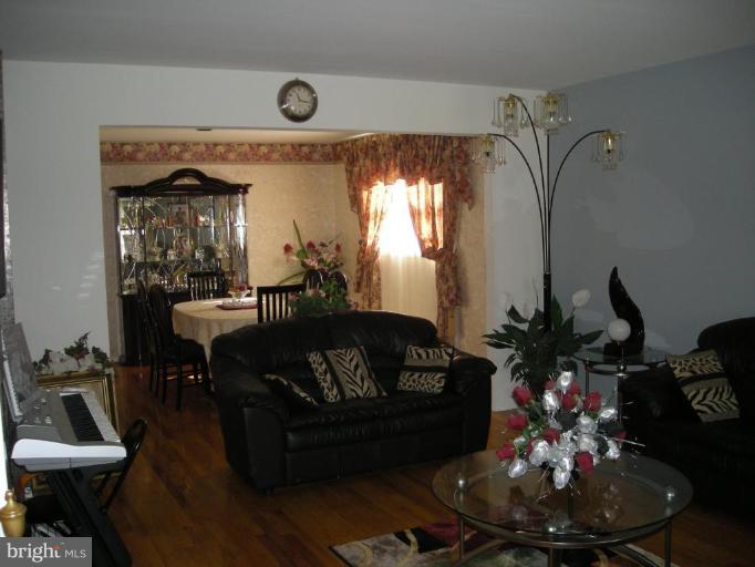 9404 Jodale Road Randallstown, MD 21133 - Photo 2 of 25 Living Room/Dining Room